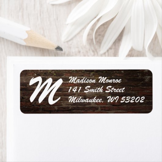 Monogram Donker bakstenen muur retour label (Insitu)