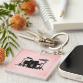 Monogram drumset muziekontwerp roze sleutelhanger (Voorkant Rechts)