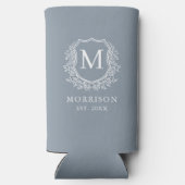 Monogram Dusty Blue Crest Botanical Wedding Seltzer Blikjeskoeler (Achterkant)