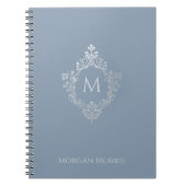 Monogram Dusty Blue Elegant  Crest en Naam Notitieboek (Voorkant)