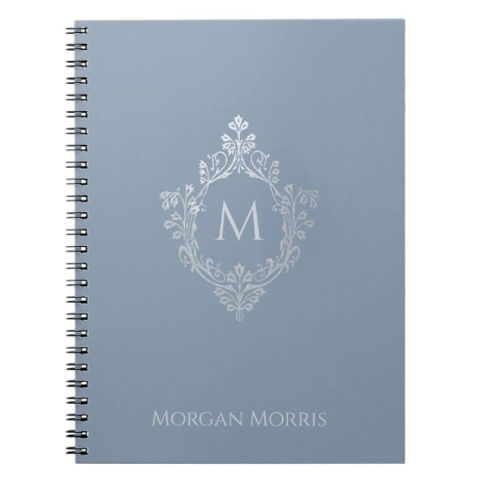 Monogram Dusty Blue Elegant  Crest en Naam Notitieboek (Voorkant)