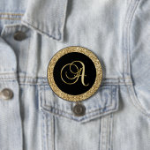Monogram, een elegant gouden schrift ronde button 7,6 cm (In situ)