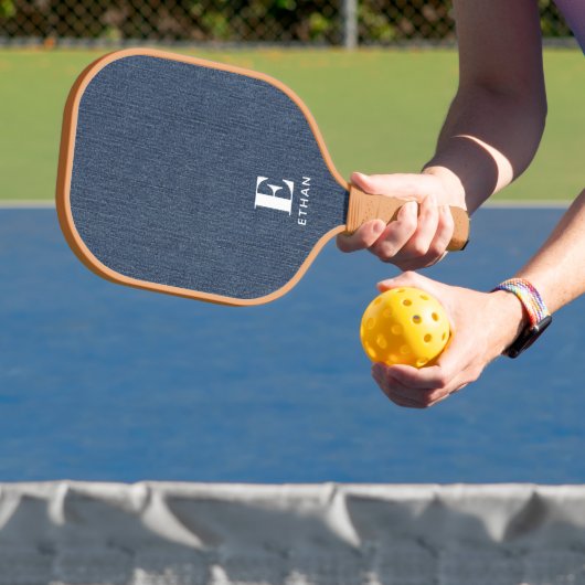 Monogram Eenvoudig Modern Medium Blauw Denim Print Pickleball Paddle (Insitu)