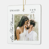 Monogram Eerste Kerst Verloving Script Foto Keramisch Ornament (Links)