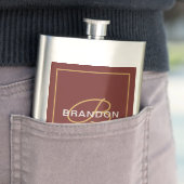 Monogram Eigen naam Modern Burgundy Gold Groomsmen Flacon (Voorbeeld)