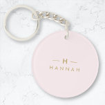 Monogram Elegant Minimaal Blush Roze en Goud Sleutelhanger<br><div class="desc">Een eenvoudig stijlvol monogram op maat in een gouden moderne, minimalistische typografie op een elegante pastelroze achtergrond. De monogram initialen en de naam kunnen gemakkelijk samen met de eigenschaplijn worden gepersonaliseerd om een ontwerp zo uniek te maken zoals u bent! Het perfecte cadeau of accessoire op maat voor elke gelegenheid....</div>