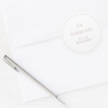 Monogram Elegant Roze Dank u Script Bruiloft Ronde Sticker<br><div class="desc">Druk uw dankbaarheid in stijl uit met onze Monogram Elegant Pink Thank You Script Wedding Classic Ronde Sticker. Deze prachtig vervaardigde sticker heeft uw monogram in een elegant lettertype, geaccentueerd door een zacht roze palet dat warmte en verfijning uitstraalt. De woorden "Thank You" worden delicaat geplaatst onder het monogram, en...</div>