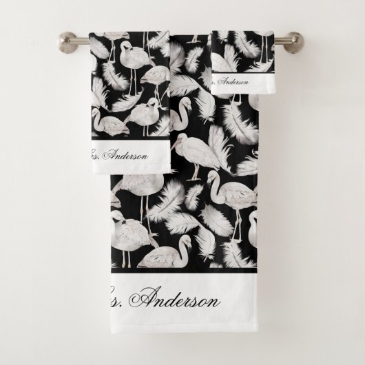 Monogram Elegant Script Black White Swan Feathers Bad Handdoek (Insitu)