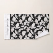 Monogram Elegant Script Black White Swan Feathers Bad Handdoek (Handdoek)