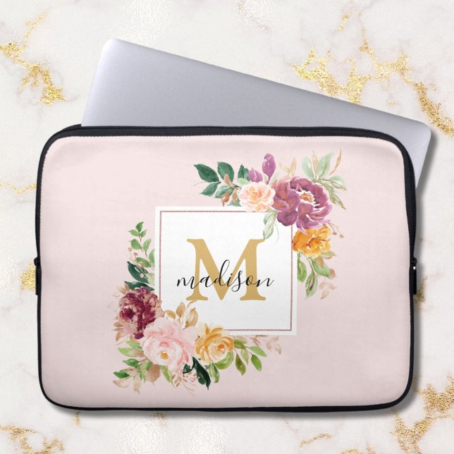 Monogram Elegant Waterverf Roos Floral Botanical Laptop Sleeve (In situ)