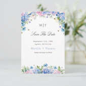 Monogram Elegante Blauwe Hortensia Rand Bruiloft Save The Date (Staand voorkant)