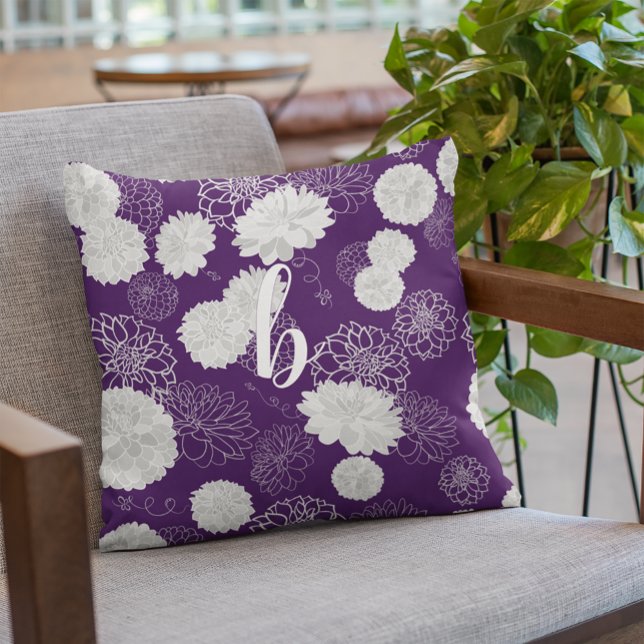 Monogram Elegante Bloemen Donker Paarse Kussen (Creator heeft geüpload)