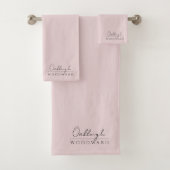 Monogram Elegante minimale Blush Roze en Zwart Bad Handdoek (Insitu)