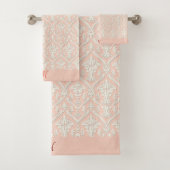 Monogram Elegante Perzik & Witte Damast Bad Handdoek (Insitu)