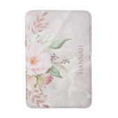 Monogram Elegante Roze Roos en Pioen Bloemen Badmat (Voorkant Verticaal)