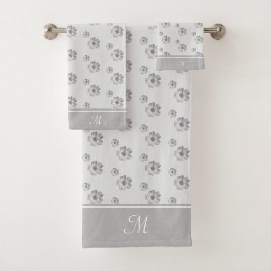 Monogram en bloemen op Silver Grey Bad Handdoek (Insitu)