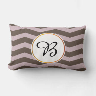 monogram en chevron gepatterd kussen