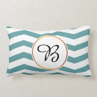 monogram en chevron gepatterd kussen