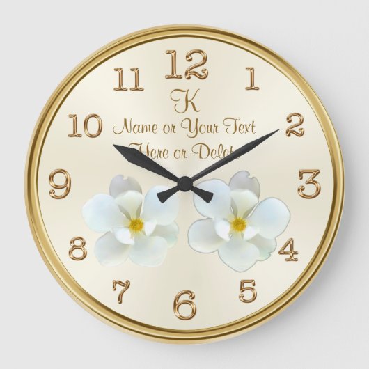 Monogram en gepersonaliseerde Magnolia Clock Grote Klok (Voorkant)