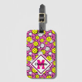 Monogram en naam gele pickleballs op roze bagagelabel (Voorkant (verticaal))