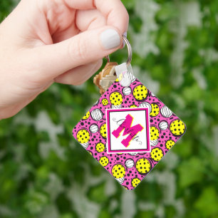 Monogram en naam gele pickleballs op roze sleutelhanger