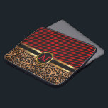 Monogram 🐆 en Stripe Patroonontwerp Laptop Sleeve<br><div class="desc">Met een monogram luipaard en een ontwerp van het tapepatroon. Elektronische laptophoezen. ✔ OPMERKING: ALLEEN DE NOODZAKELIJKE SJABLOON WIJZIGEN! 😀 Indien nodig, kunt u de tekst verwijderen en beginnen vers toevoegend welke tekst en doopvont u houdt van. 📌 Als u meer aanpassing nodig hebt, klikt u op de knop "Klik...</div>