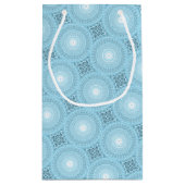 Monogram engel blauw cirkelpatroon klein cadeauzakje (Achterkant)