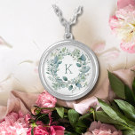 Monogram Eucalyptus groen laat cadeau voor haar Zilver Vergulden Ketting<br><div class="desc">Mooie Eucalyptus krans gemonogram zilver bord of sterling zilver ketting. Voeg je initiaal toe om het te personaliseren. Maakt een geweldig verjaardagscadeau voor elke vrouw of voor uw bruidsfeest.</div>