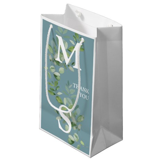 Monogram Eucalyptus Sage Wedding Favor Gift Bag Klein Cadeauzakje (Voorkant Gekanteld)