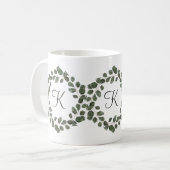 Monogram Eucalyptusbladeren Elegant Modern Koffiemok (Voorkant links)