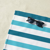 Monogram familienaam Aqua Blauw en Wit Gestreept Strandlaken (In situ)