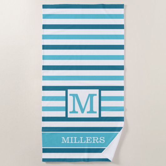 Monogram familienaam Aqua Blauw en Wit Gestreept Strandlaken (Voorkant)