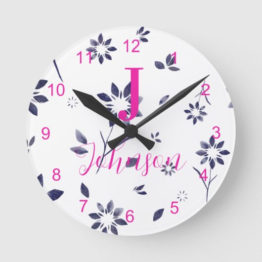 Monogram Familienaam Blauwe Bloem Ronde Klok (Voorkant)