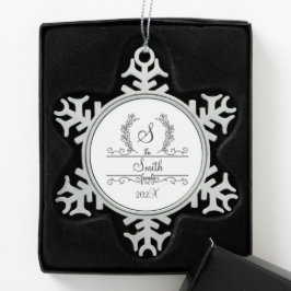 Monogram familienaam Sneeuwvlok Kerstvakantie Tin Sneeuwvlok Ornament