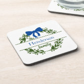 Monogram Familiennaam Groene Krans Blauwe Strik Bier Onderzetter (Linkerzijde)
