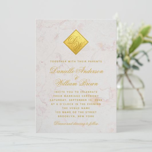 Monogram Faux Gold Folie Marmeren Script Wedding Kaart (Staand voorkant)