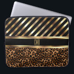 Monogram Faux Gold Stripes en 🐆 luipaard afdrukke Laptop Sleeve<br><div class="desc">⭐ ⭐ ⭐ 5 sterren Review. Monogram Design | Goudstroop luipaard Elektronische laptophoezen. ⭐ Dit product is 100% . De grafiek en/of de tekst kunnen worden toegevoegd, worden geschrapt, worden bewogen, resized, rond, worden geroteerd, enz.. ✔ (enkel door op het gebied van het ONTWERP van het EDIT te klikken) ⭐...</div>