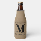 Monogram faux linen burlap rustige initiaal bruilo flesjeskoeler (Fles Voorkant)