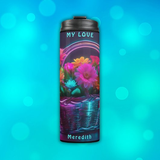 Monogram felgekleurde bloemen in een mand | thermosbeker