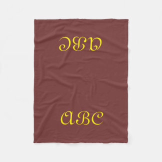 Monogram fleece deken donkerrood met goud