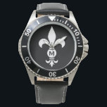 Monogram Fleur De Lis Modern Simple Black & White Horloge<br><div class="desc">Fleur De Lis Monogram Mannen Waterbestendig Horloge - Roestvrij staal en Leder - Personaliseer met uw initiaal of verwijder indien gewenst. De fleur-de-lis of fleur-de-lys is een gestileerde lelie, iris of lotusbloem. Stijlvol zwart-wit modern design met gepersonaliseerd initiaal is verfijnd, elegant en chique. Eenvoudig monogram lettertype herinnert aan een klassieke...</div>