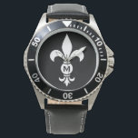 Monogram Fleur De Lis Modern Simple Black & White Horloge<br><div class="desc">Fleur De Lis Monogram Mannen Waterbestendig Horloge - Roestvrij staal en Leder - Personaliseer met uw initiaal of verwijder indien gewenst. De fleur-de-lis of fleur-de-lys is een gestileerde lelie, iris of lotusbloem. Stijlvol zwart-wit modern design met gepersonaliseerd initiaal is verfijnd, elegant en chique. Eenvoudig monogram lettertype herinnert aan een klassieke...</div>