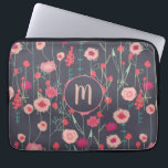Monogram Floral Dark Laptop Sleeve<br><div class="desc">boho laat roze,  wild bloemschilderij op een donkergrijze achtergrond los. Verander het monogram initiaal om aan te passen.</div>