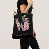 monogram floral gepersonaliseerde zwarte roze lett tote bag (Dichtbij)