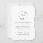 Monogram Floral Wreath White Script Wedding Kaart (Voorkant)