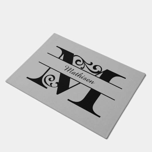 Monogram Flourish Letter M met naam Deurmat (Schuin)