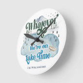 Monogram Funny Vacation Lake Time Family Ronde Klok (Hoek)