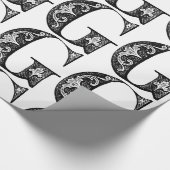 Monogram G Initiaal Black en White Floral Pattern Cadeaupapier (Hoek)