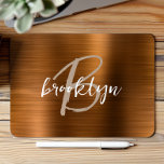 Monogram gebrand Sinaasappel geborsteld metaalscri Muismat<br><div class="desc">Deze elegante gepersonaliseerde muismat heeft een monogram en een voornaam in een modern beige en wit script op een trendy,  gebrande,  oranje,  geborstelde metalen achtergrond.</div>