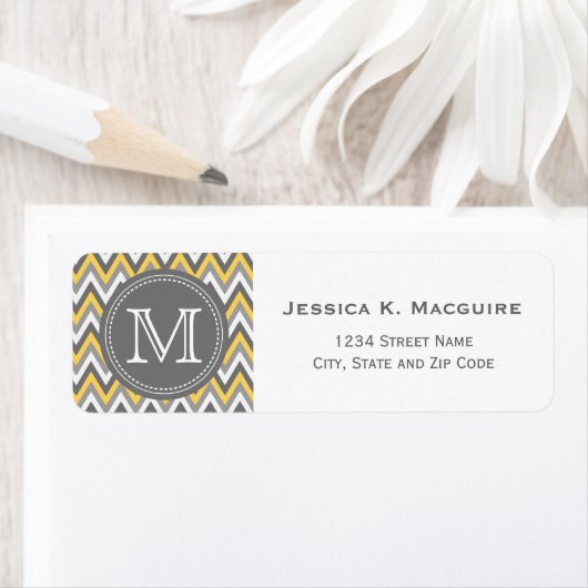 Monogram Geel & Grijs Chevron Etiket (Insitu)